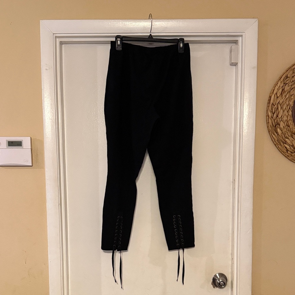 Black Lace-Up Ladies Leggings